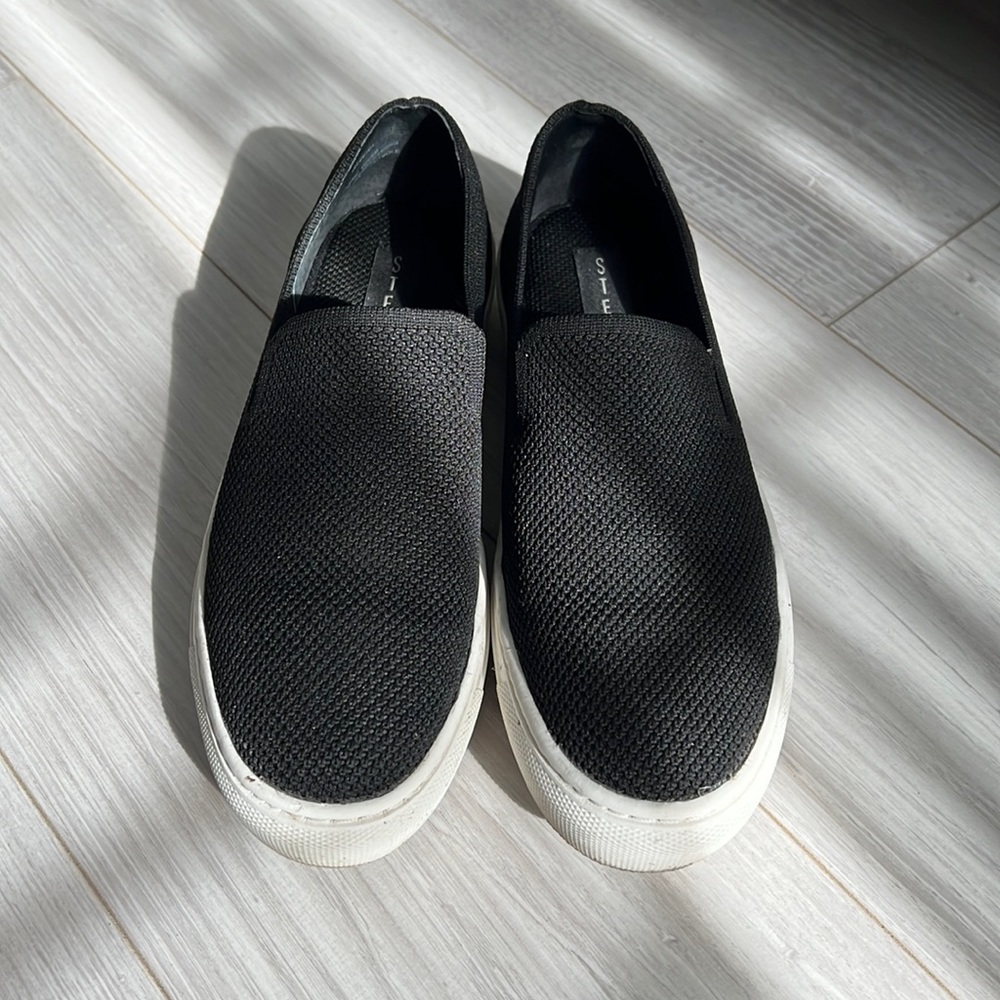 Steve Madden black and white slip ons 5.5